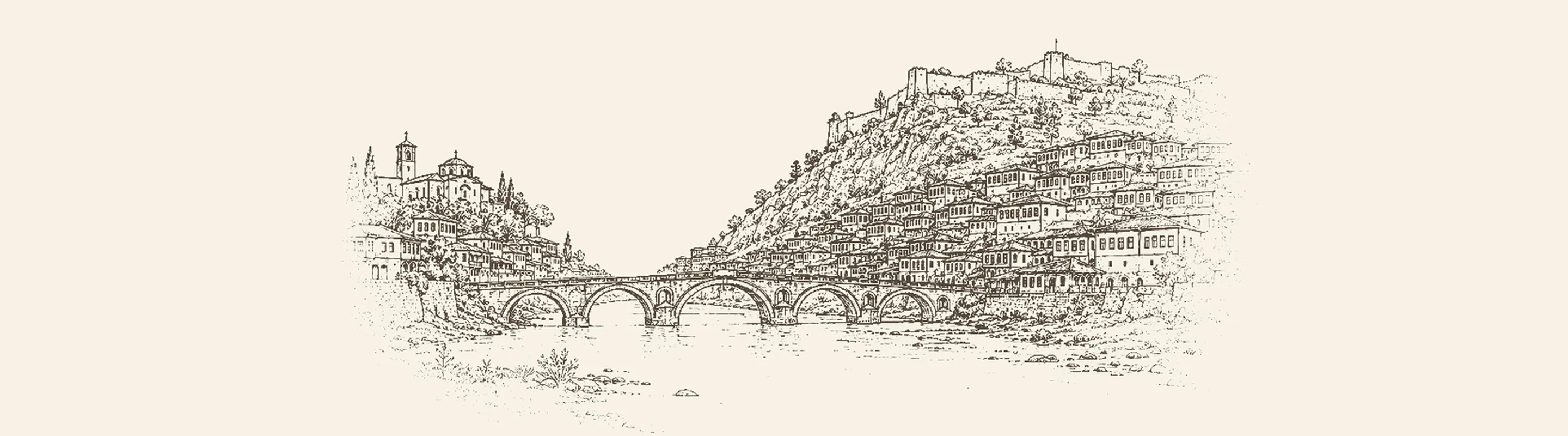 Berat'ın yamaca kademelenen beyaz pencereli evleri ve tepedeki kalesi