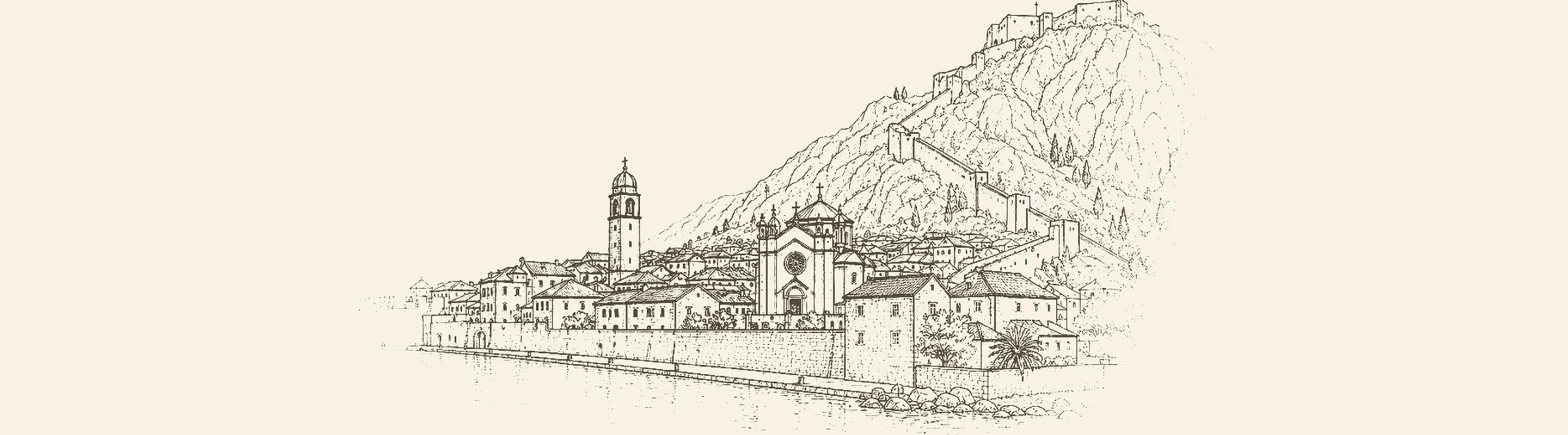 Kotor'un körfez kıyısındaki surlu eski şehri ve yamaca tırmanan sur duvarı
